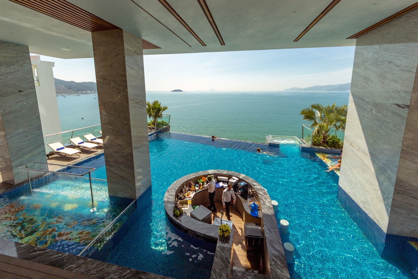 Voucher 2N1Đ Royal Beach Boton Blue Nha Trang 5* chỉ 675k/người