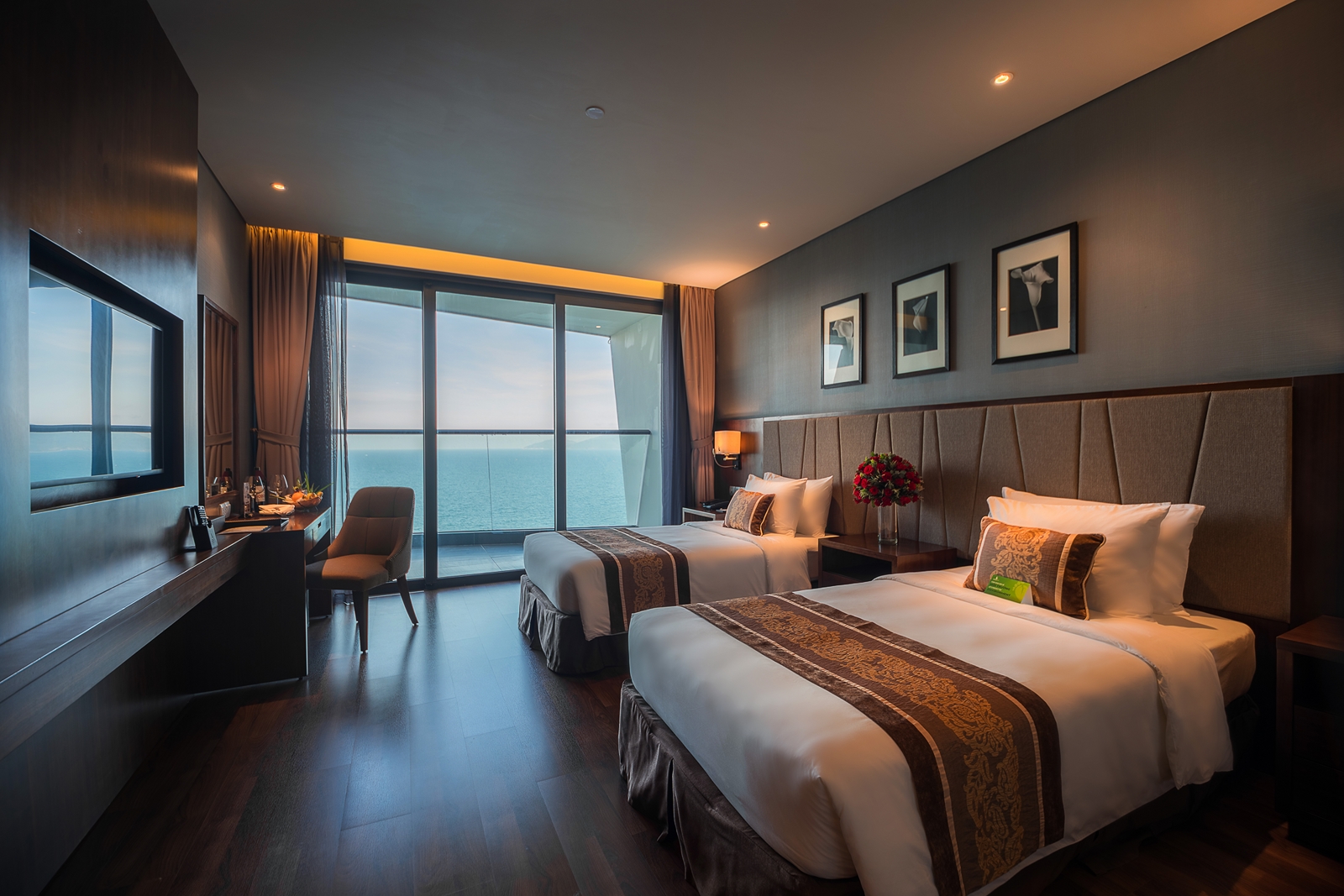 Voucher 2N1Đ Royal Beach Boton Blue Nha Trang 5* chỉ 675k/người